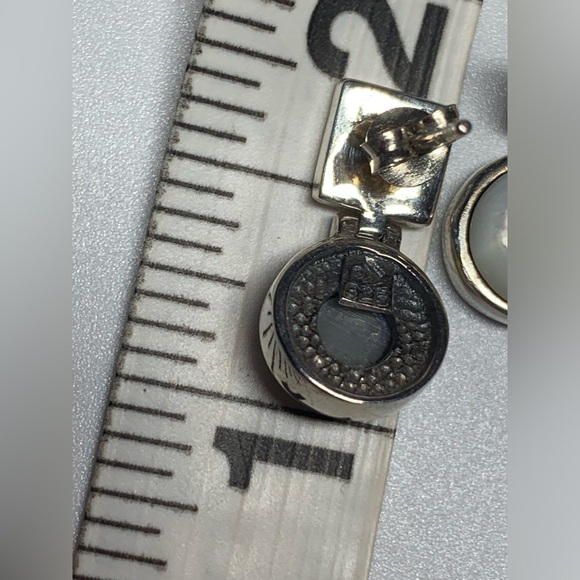 Silpada VERY RARE Petite Sterling Greek Key & Mother of Pearl Post Earrings - Picture 15 of 16